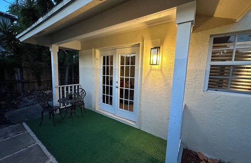 Old Northwood Historic District Villa | CHARMING INDEPENDENT GUEST HOUSE