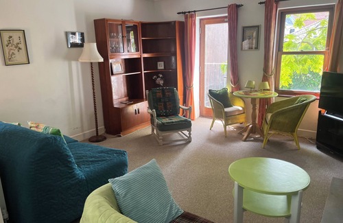 Swanage House | Charming Independent First Floor Cottage Overlooking Garden