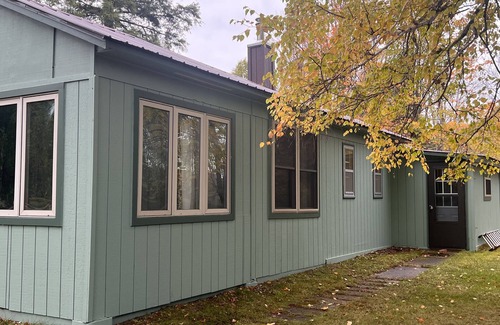 Watersmeet Cottage | Charming Island Getaway. Private Cottage, Dock Fire Pit Pet Friendly. Elopement