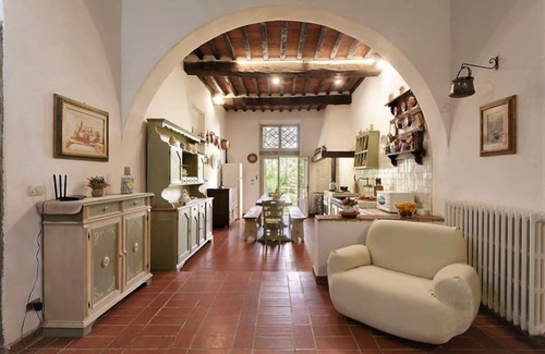 Terranuova Bracciolini Villa | Charming spacious 1500s stone farmhouse with private pool