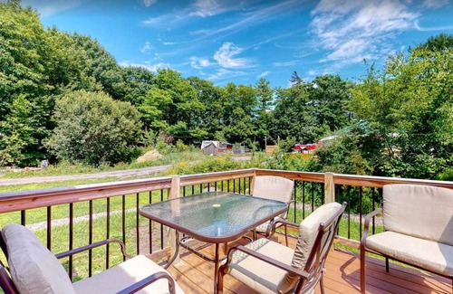 Kennebunk Cottage | Charming Jacuzzi-Suite - Walk to Parson's Beach!