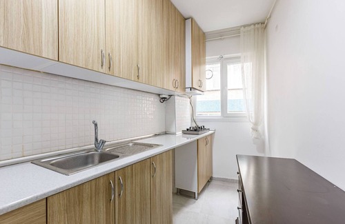 Rasimpasa Apartment | Charming Kadıköy Apartment with City Views