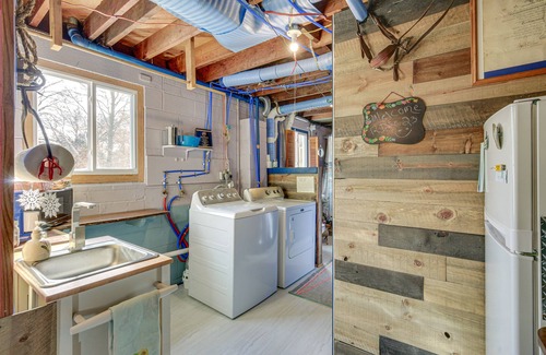 Kansas City Apartment | Charming Kansas City Studio with Fire Pit!