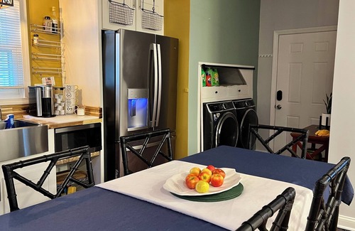 East Providence Apartment | Charming Kitchen w/2-bedroom apartment with WIFI, AC in lovely East Providence