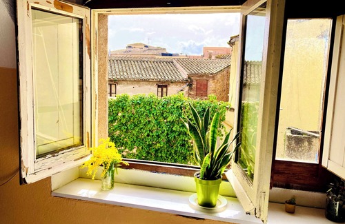 Cruilles Apartment | Charming Little Studio in the Historic Center