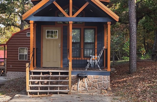 Gepp Cabin | Charming Lake Cabin featuring 1 Bedroom 1 Bathroom with a loft
