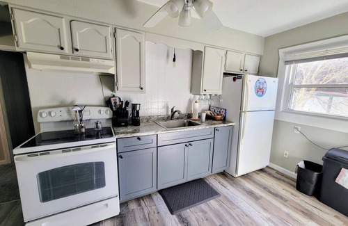 Newton Falls Cottage | Charming Lake cottage/duplex, Golf outing ready in beautiful Lake Milton.