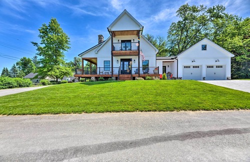 North East House | Charming Lake Erie Getaway: Walk to Beach!