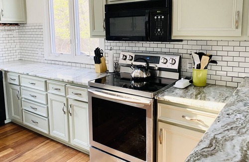 Goshen House | Charming lake house- 5 mins from the lake access point!