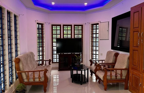 North Paravur Villa | Charming Lake/River front 3 BHK VILLA for DAILY RENT in Cochin,ERNAKULAM
