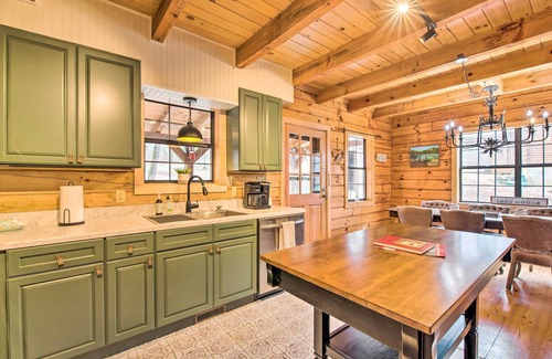 Milledgeville Cabin | Charming Lake Sinclair Cabin: Fire Pit, Dock