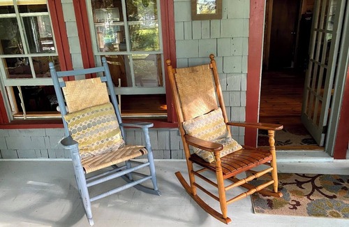 Rome Cabin | Charming lakefront cabin with large screened-in porch and lawn in Rome