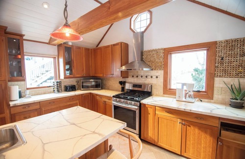 Enfield House | Charming Lakefront Cottage on Lake Mascoma