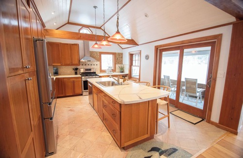 Enfield House | Charming Lakefront Cottage on Lake Mascoma