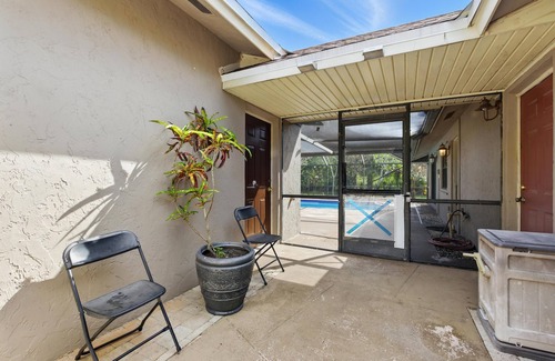 Hunt Club Cottage | Charming Large 1-bedroom cottage with AC, WiFi in serene Loxahatchee