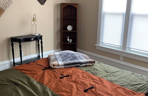 Marion Apartment | Charming, large 2 bedroom family-friendly unit within blocks of downtown Marion.