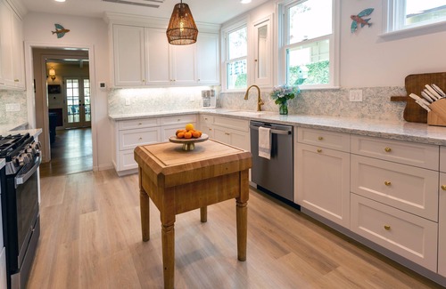 Avalon House | Charming, large historic home, newly renovated, sleeps 12 - steps to the beach!