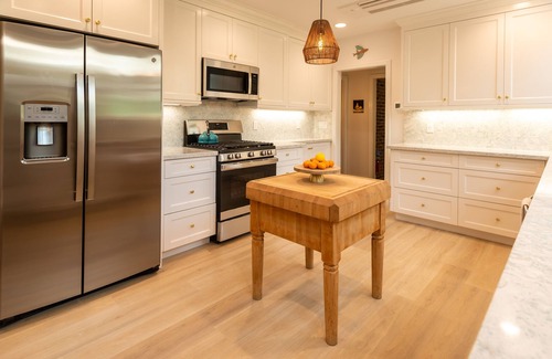 Avalon House | Charming, large historic home, newly renovated, sleeps 12 - steps to the beach!