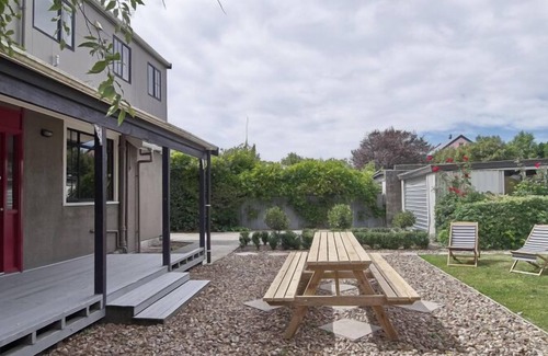 Christchurch House | Charming Large Home | Perfect for Families, Groups & Business Stays, great value