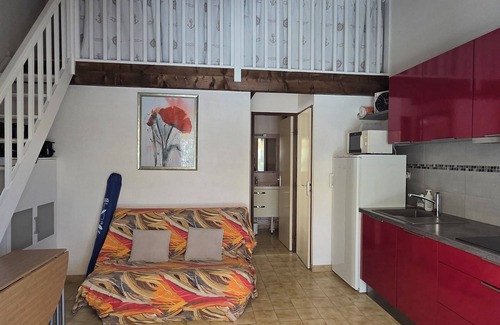 Fleury Cabin | Charming little house in residence with swimming pool.
