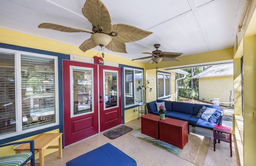 Melrose Cottage | Charming Lily Pad Lakeside 2/2 cottage WiFi, Hottub, Firepit in Historic Melrose
