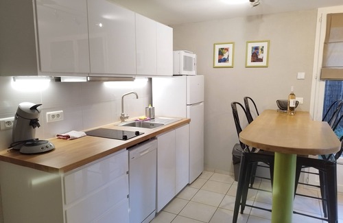 La Faviere House | Charming little air-conditioned house with terrace and enclosed garden