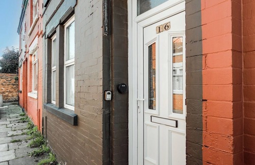 Bootle House | Charming Liverpool Retreat:10Min Drive to Aintree & Anfield, Great for families!