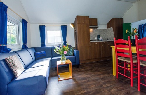 IJhorst Ski Chalet | Charming Lodge in Staphorst with Pool Access