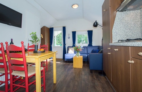 IJhorst Ski Chalet | Charming Lodge in Staphorst with Pool Access