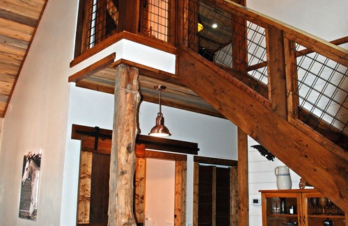 Pegram House | Charming Log Cabin! 20 Minutes to Downtn Nashville! Also see Property 320523