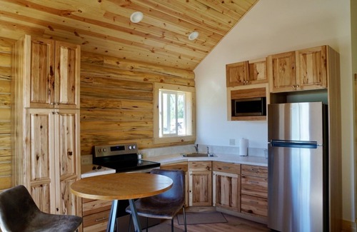 Victor Cabin | Charming Log Cabin close to GTNP with fishing access nearby
