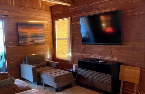 Prairie Lea House | Charming Log Cabin in Texas - Perfect Glamping Vacation on the San Marcos River near Kingsbury