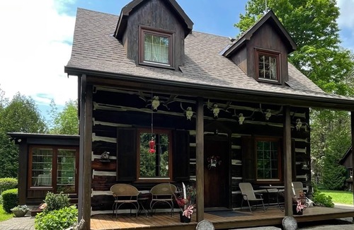 Caledon House | Charming Log Home - 25 private acres in Caledon