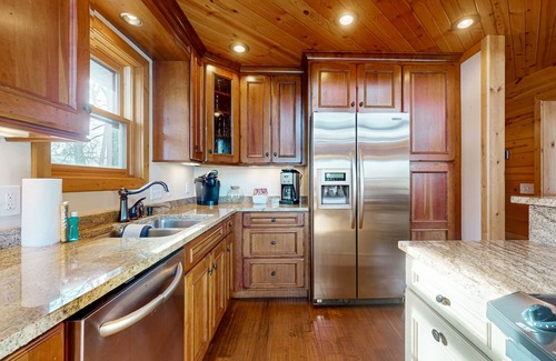 Nekoosa House | Charming Log Home on Lake Camelot – Perfect for Family Getaways!