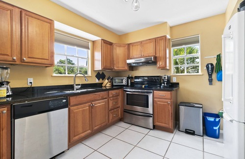 Longbeach Village House | Charming Longboat Village Hideaway–2BR in a Quiet Coastal Neighborhood by RVA