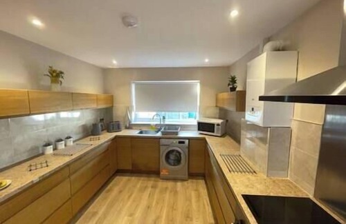 Lowestoft House | Charming Lowestoft Home 4 Bedrooms (sleeps 8) 2 Bathrooms 8 minutes to Beach