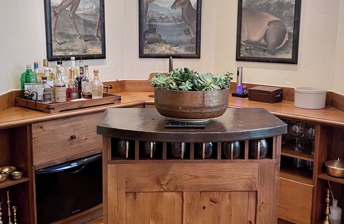 Edwards House | Charming Luxe 5BR—Ski Shuttle & walk to lift, 2 living room, game & movie room