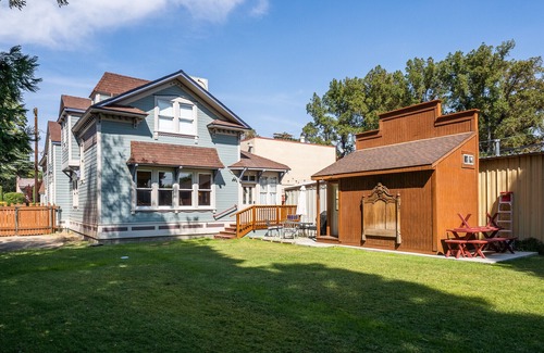 Bishop House | Charming Luxurious Downtown Victorian Home 2 bedrooms Living areas 2500 sq ft.