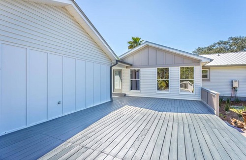 Eastpoint House | CHARMING LUXURIOUSNESS - RENOVATED 3BR house, pet's welcomed, minutes to SGI!