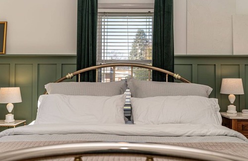 Camp Hill House | Charming Luxury - Close to 81/83 - Travel Nurse