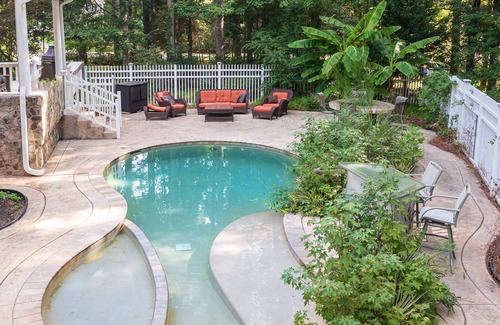 Raleigh Villa | Charming, luxury ,cozy, and secluded cozy villa on one acre fenced land