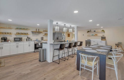 Manning House | Charming Main House and Cottage with Fuse Ball