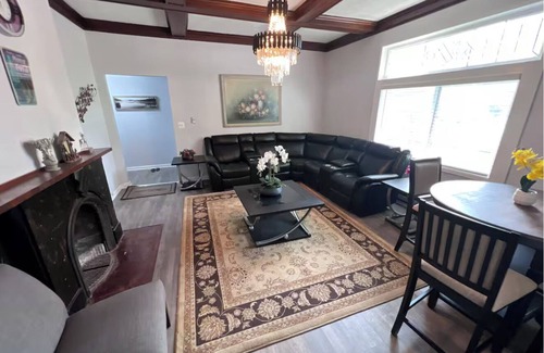 Waukegan House | Charming Main-Level Getaway