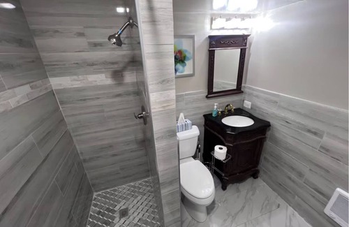 Waukegan House | Charming Main-Level Getaway