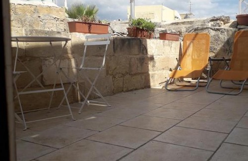 Tarxien Bed & Breakfast | Charming Maltese Apartment with terrace