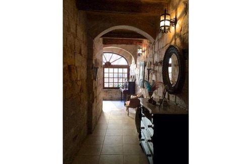 Tarxien Bed & Breakfast | Charming Maltese Apartment with terrace