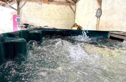 Jaligny-sur-Besbre Cottage | Charming Mansion with Spa, Park, and Activities