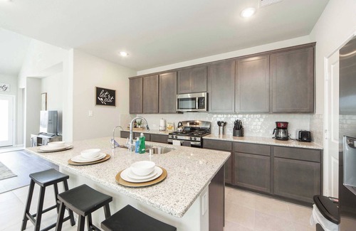Sienna Plantation House | Charming Meadow Trail Manor: Your Perfect Getaway Destination Awaits Here #41357