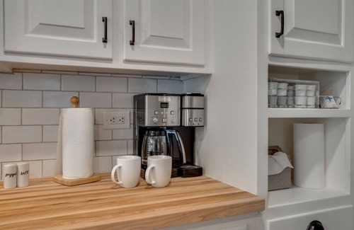 Glenview-Pinegrove House | Charming Midtown Gem!