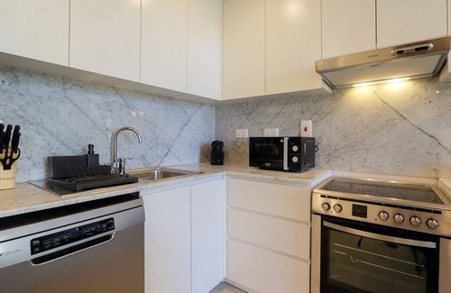 Umm Suqeim 3 Apartment | Charming Modern Apartment Close To The Souk in MJL
